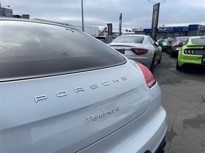 2016 Porsche Panamera - Thumbnail