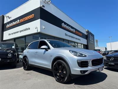 2015 Porsche Cayenne - Thumbnail