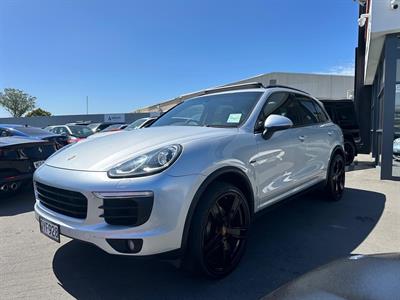 2015 Porsche Cayenne - Thumbnail