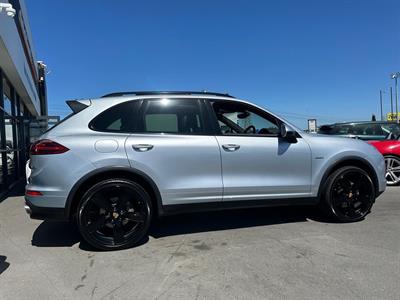 2015 Porsche Cayenne - Thumbnail