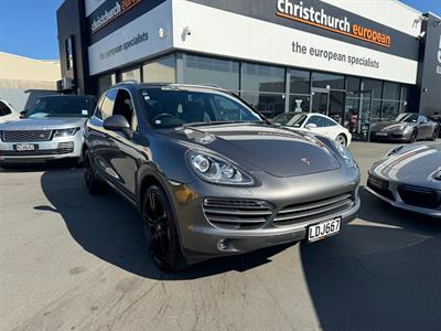 2011 Porsche Cayenne - Thumbnail